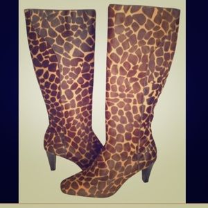 Lilly Pulitzer Giraffe print boots